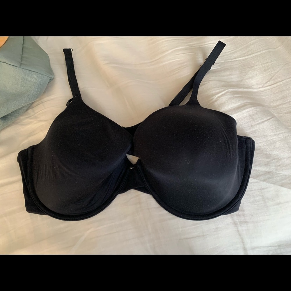 Black Vera Wang bra